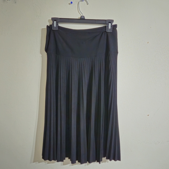 Junee Drop Waist Pleated  Skirt - Picture 2 of 6